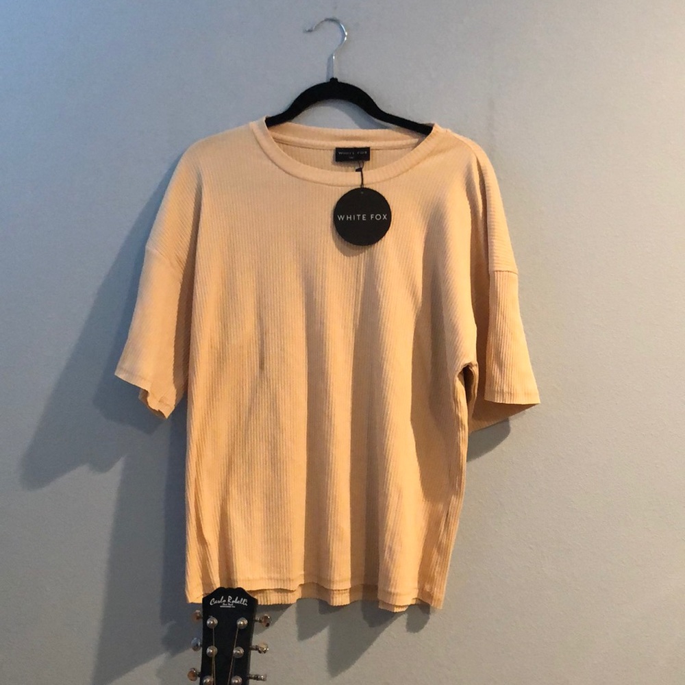 white fox hello weekend tee